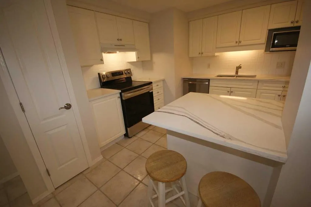 114 15 Avenue SW, #205