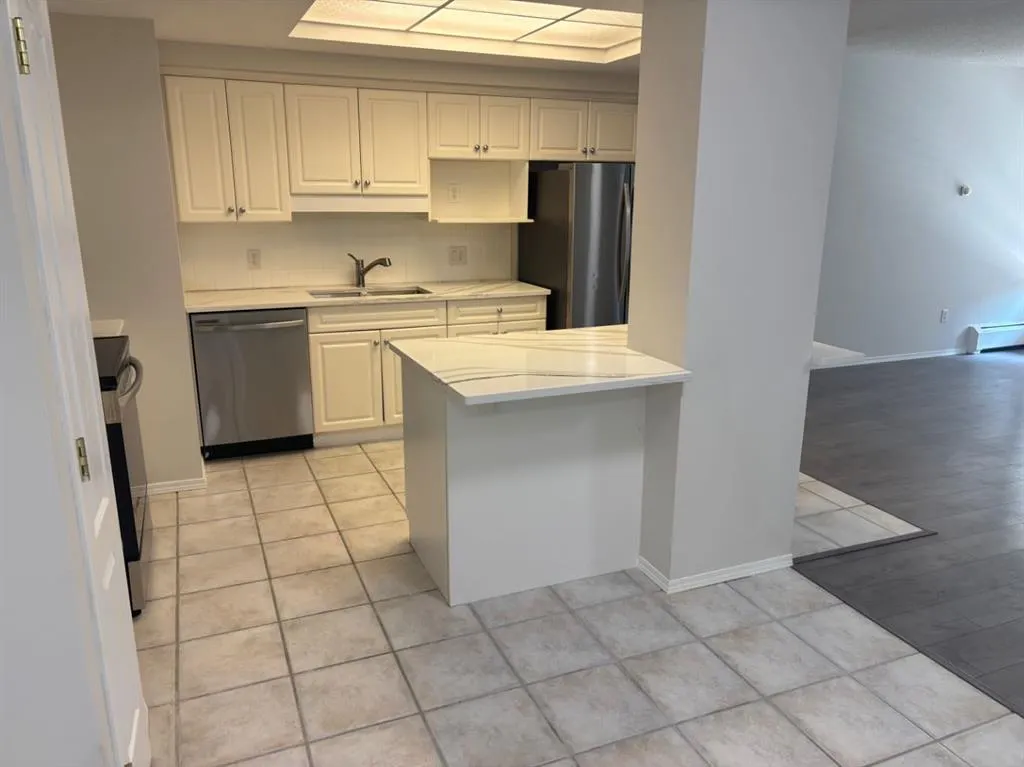 114 15 Avenue SW, #205