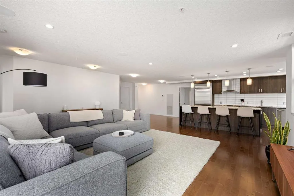 303 13 Avenue SW, #203