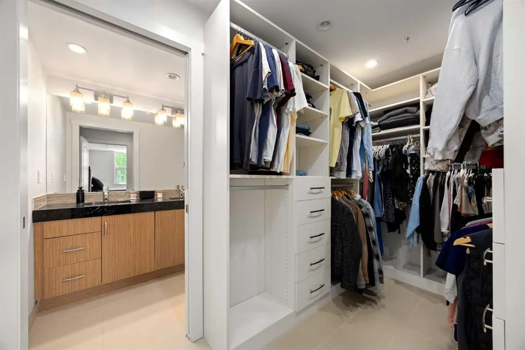 303 13 Avenue SW, #203