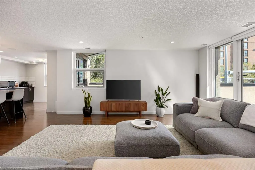 303 13 Avenue SW, #203