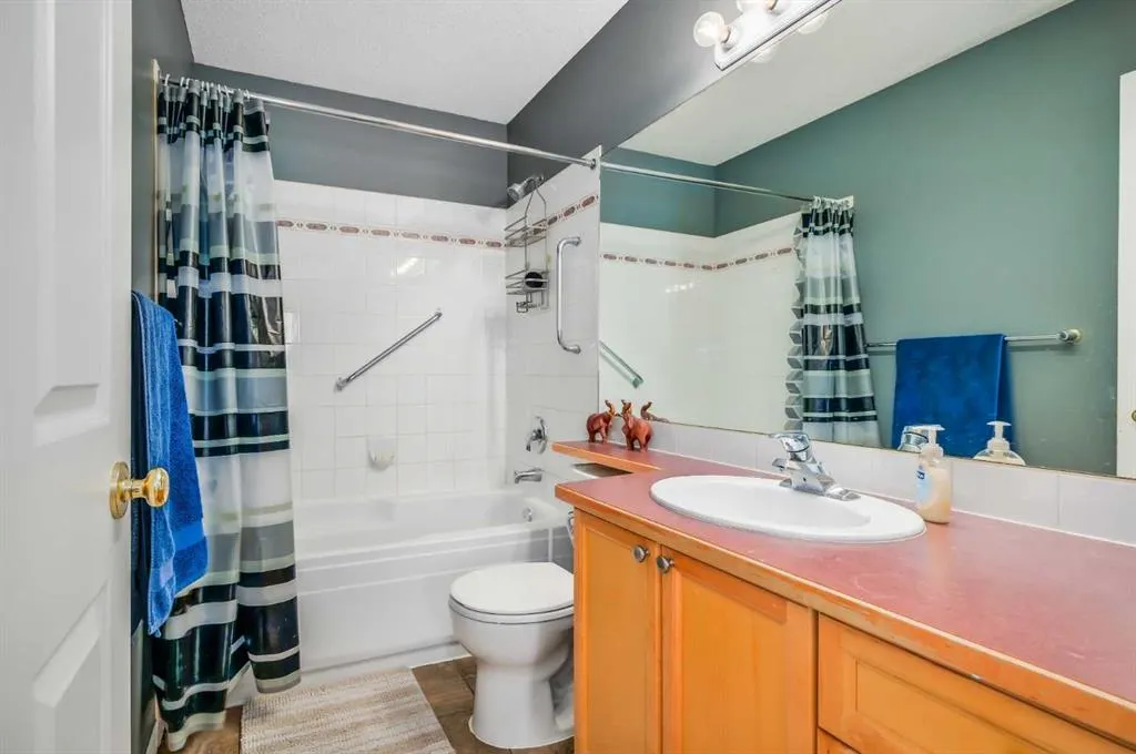 22 Country Hills Cove NW