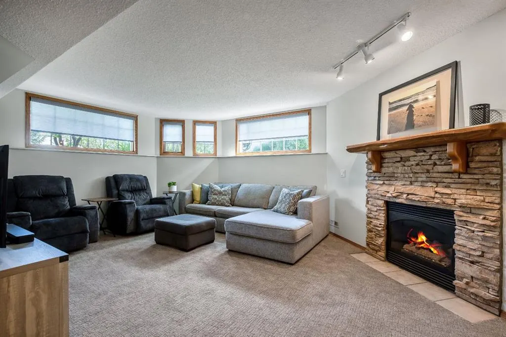 17 Bow Way