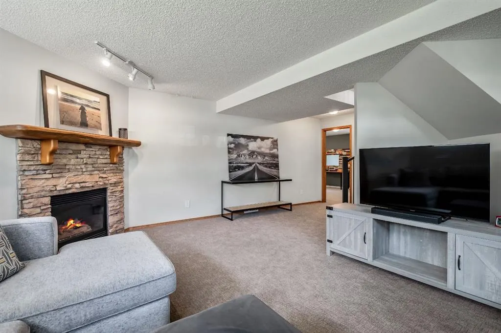 17 Bow Way