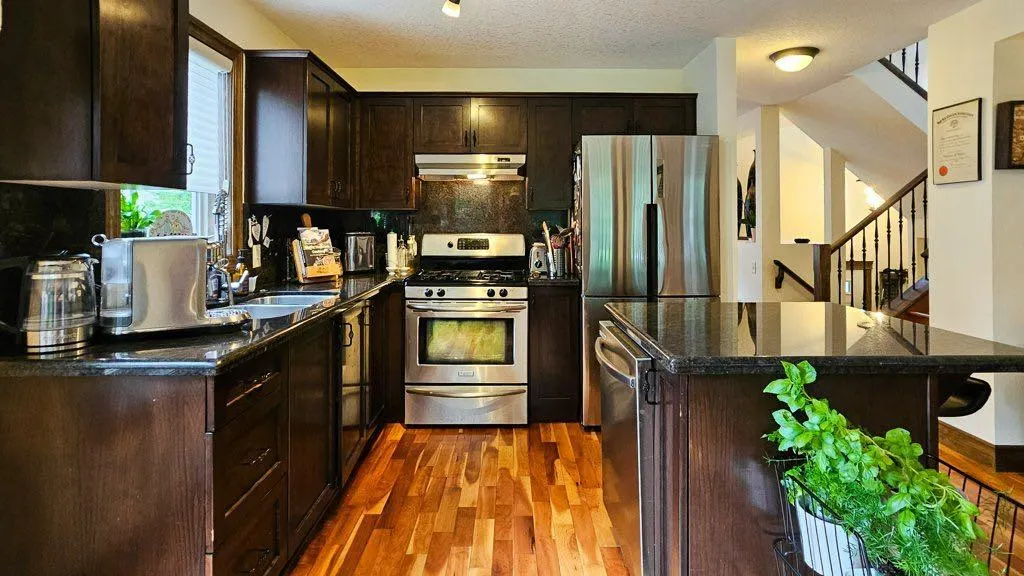 109 Armstrong place, #904