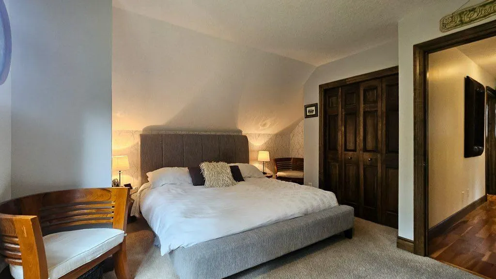 109 Armstrong place, #904