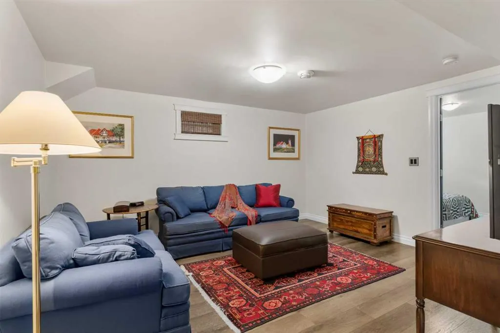 52 Glenview Drive SW