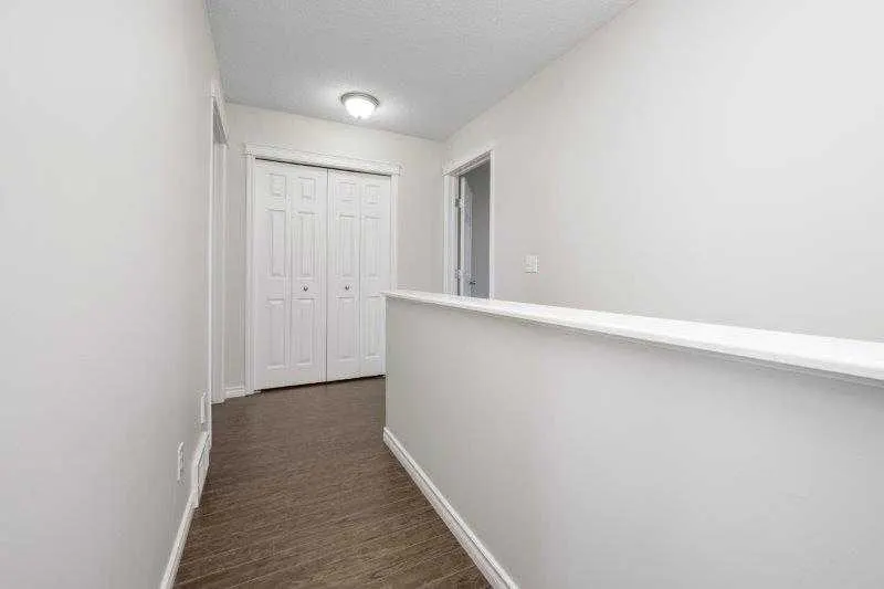 125 Bridleglen Manor SW