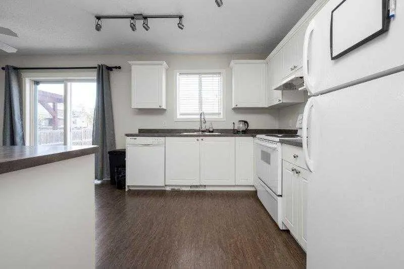 125 Bridleglen Manor SW