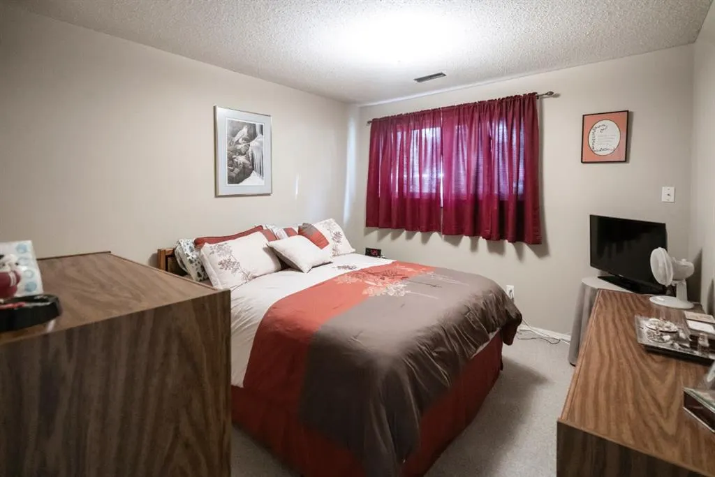 4118 60 Street, #2