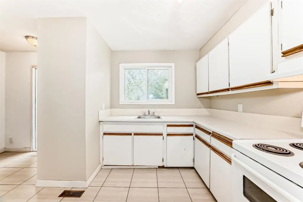251 90 Avenue SE, #90