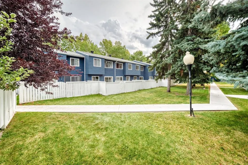 251 90 Avenue SE, #90