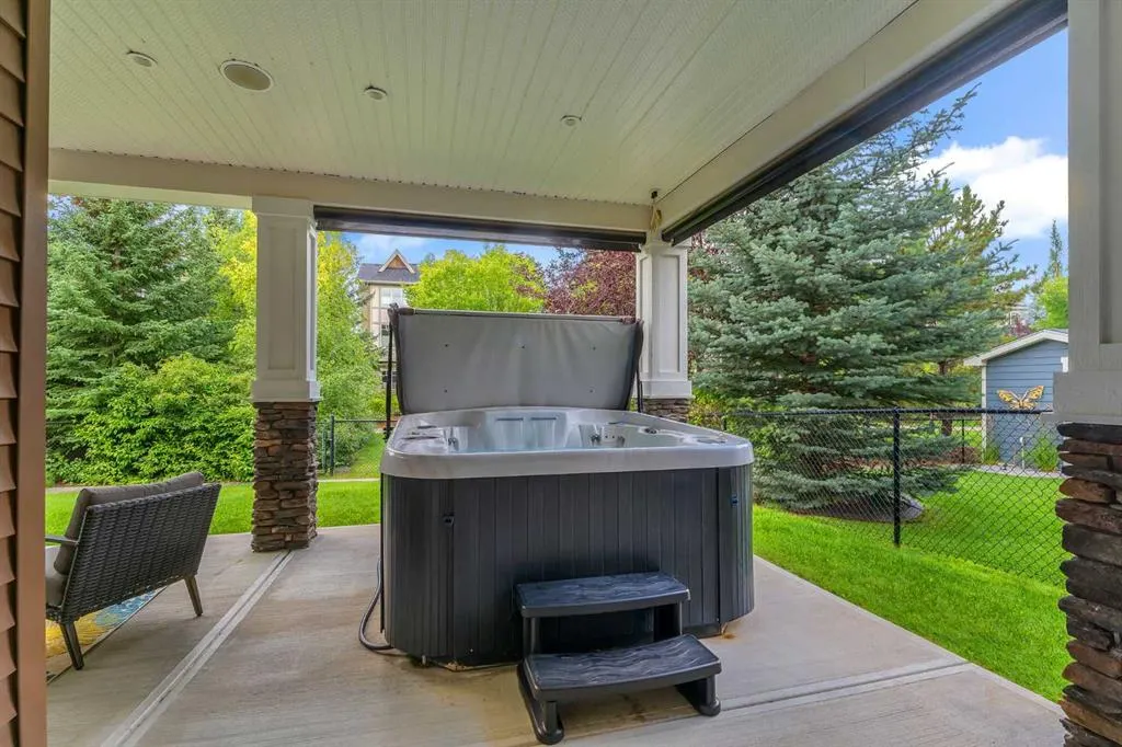 255 Coopers Hill SW