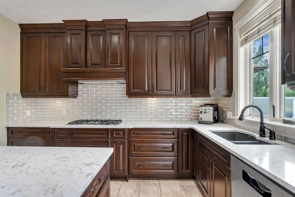 255 Coopers Hill SW