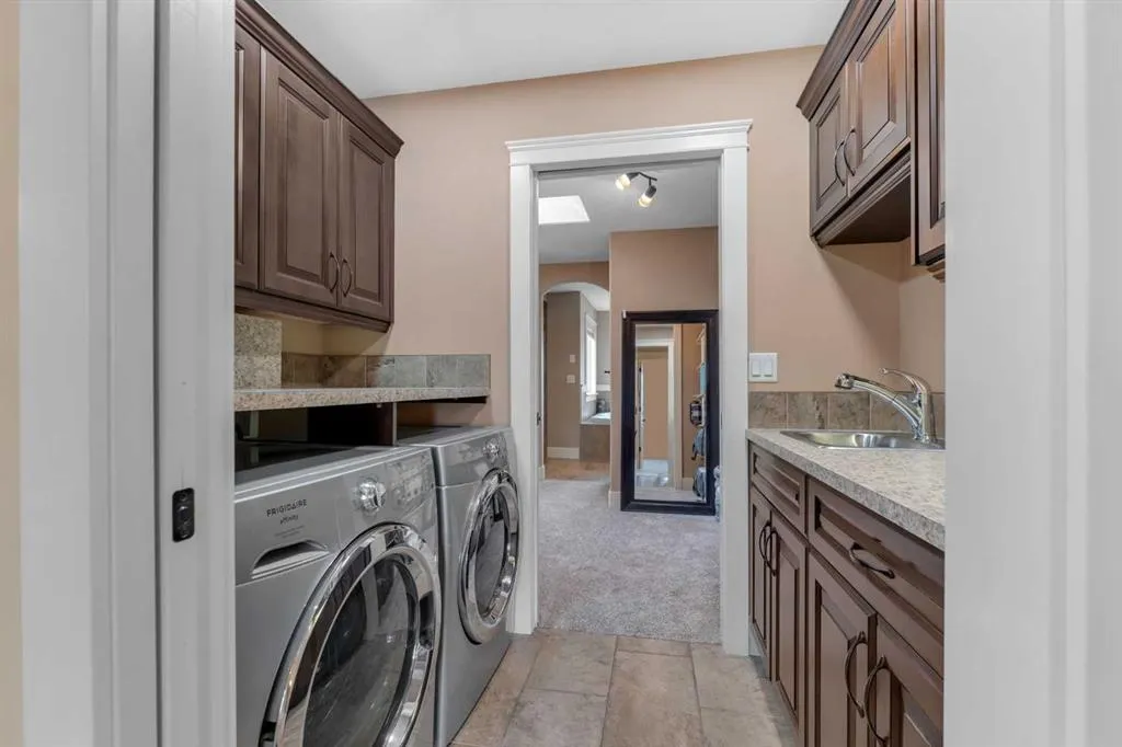 255 Coopers Hill SW