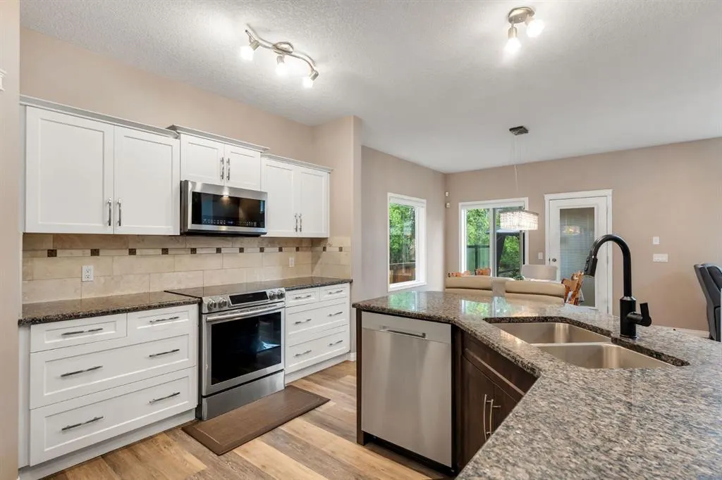 405 Kincora Drive NW