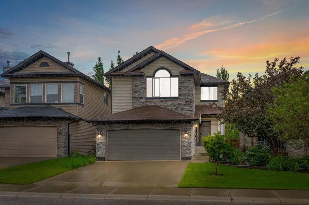 405 Kincora Drive NW