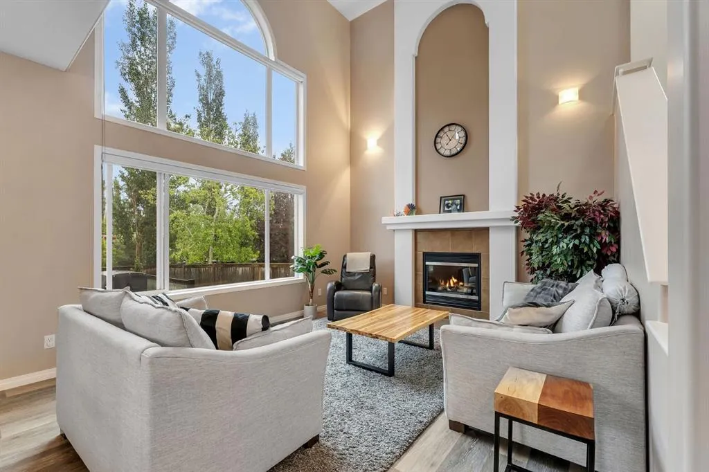 405 Kincora Drive NW