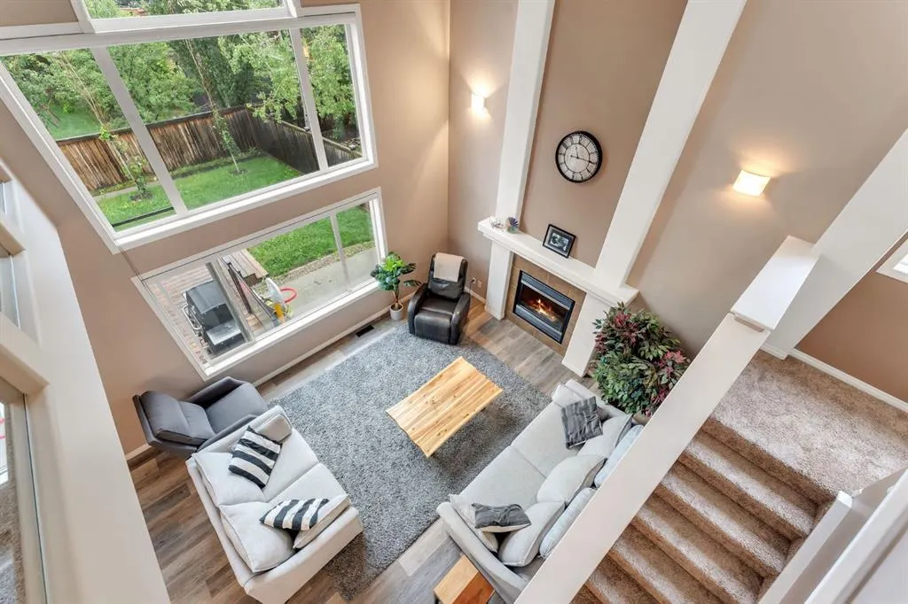 405 Kincora Drive NW