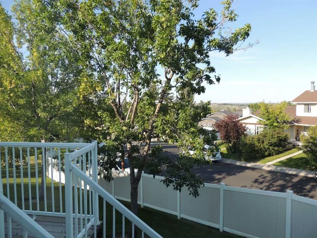 8 Macewan Park Heights NW