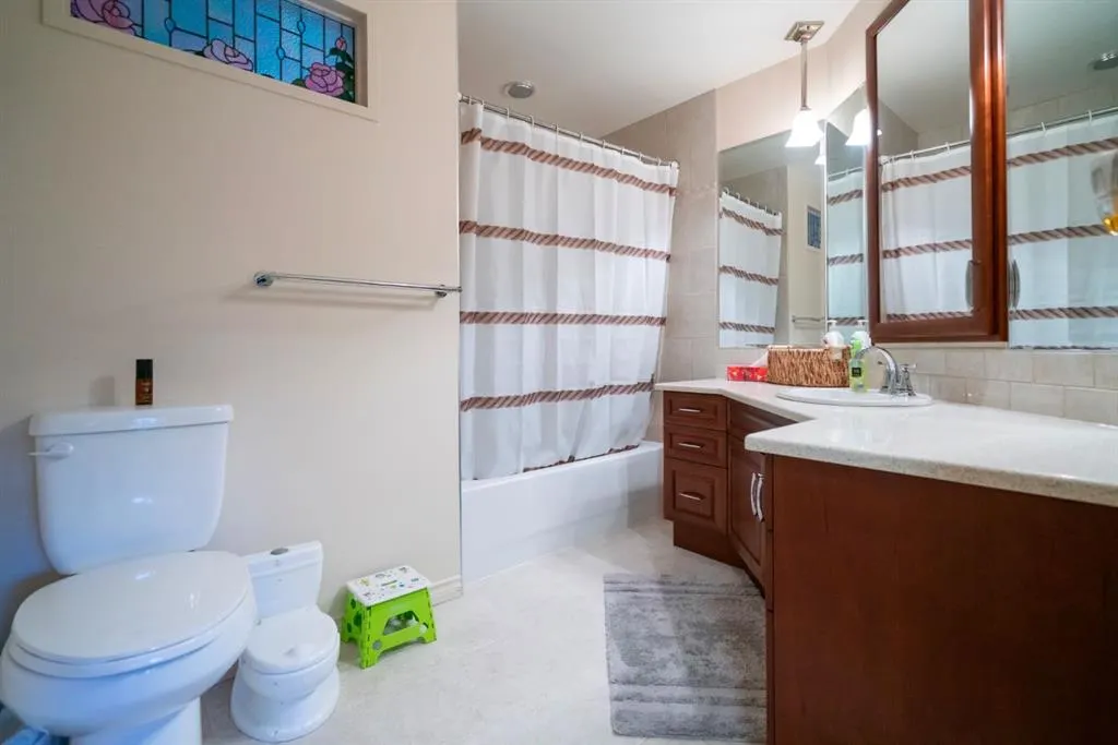 4212 59 Street Close