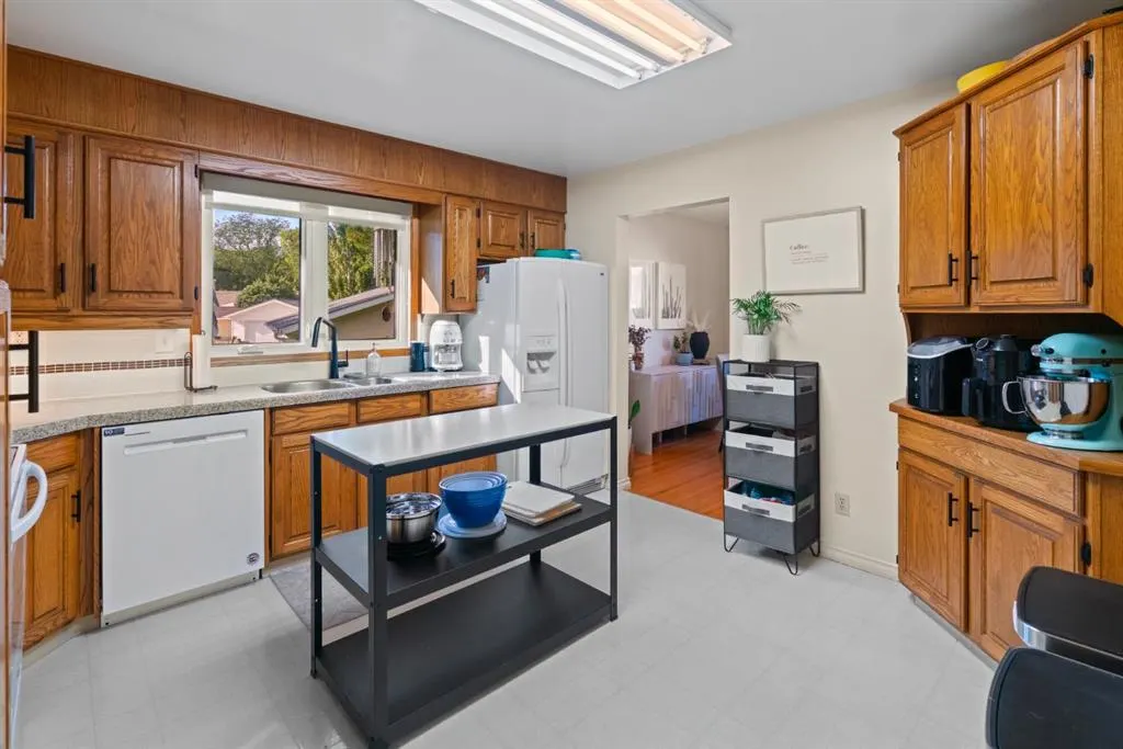 4212 59 Street Close