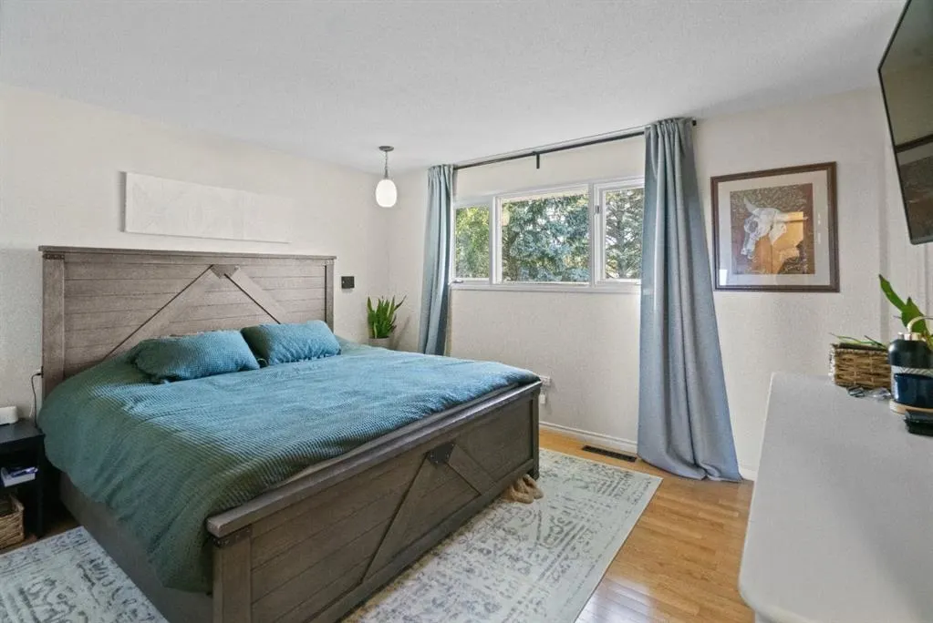 4212 59 Street Close