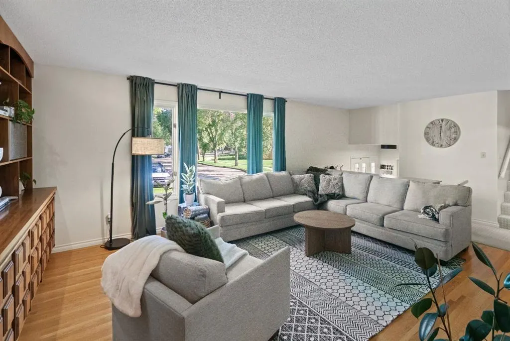 4212 59 Street Close