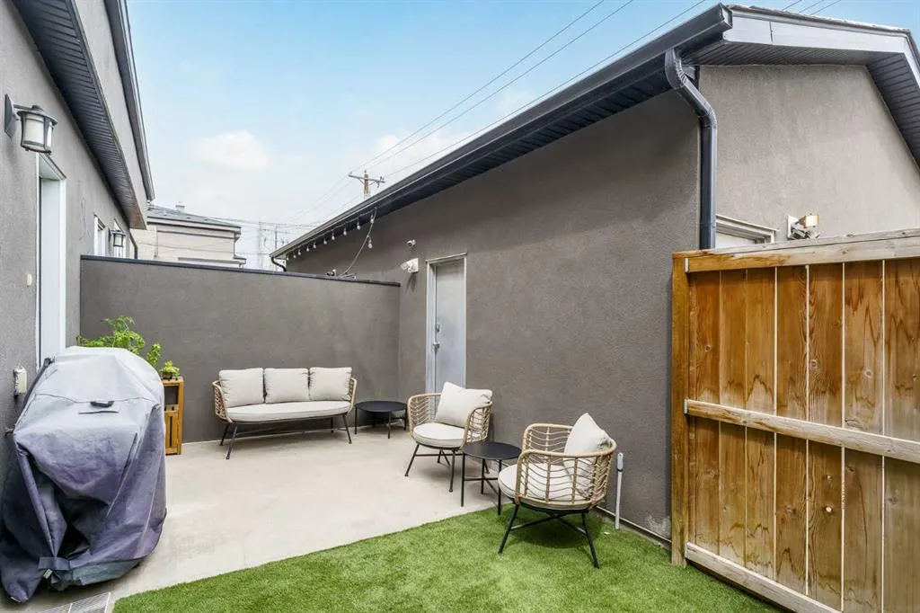 4726 17 Avenue NW, #2