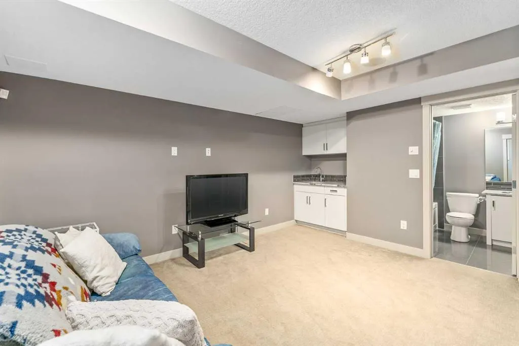 4726 17 Avenue NW, #2