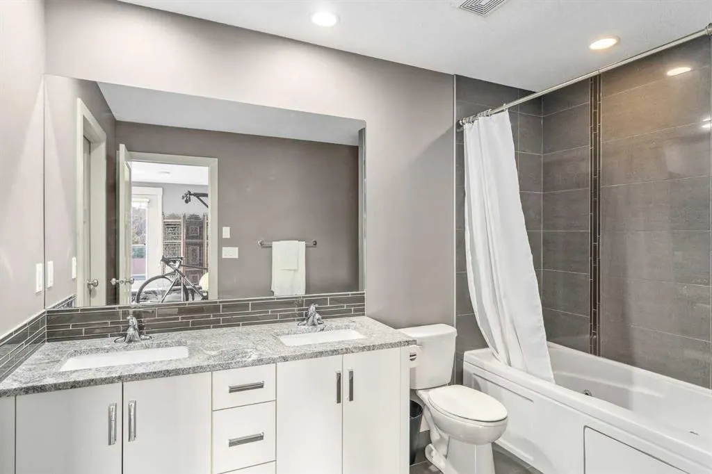 4726 17 Avenue NW, #2