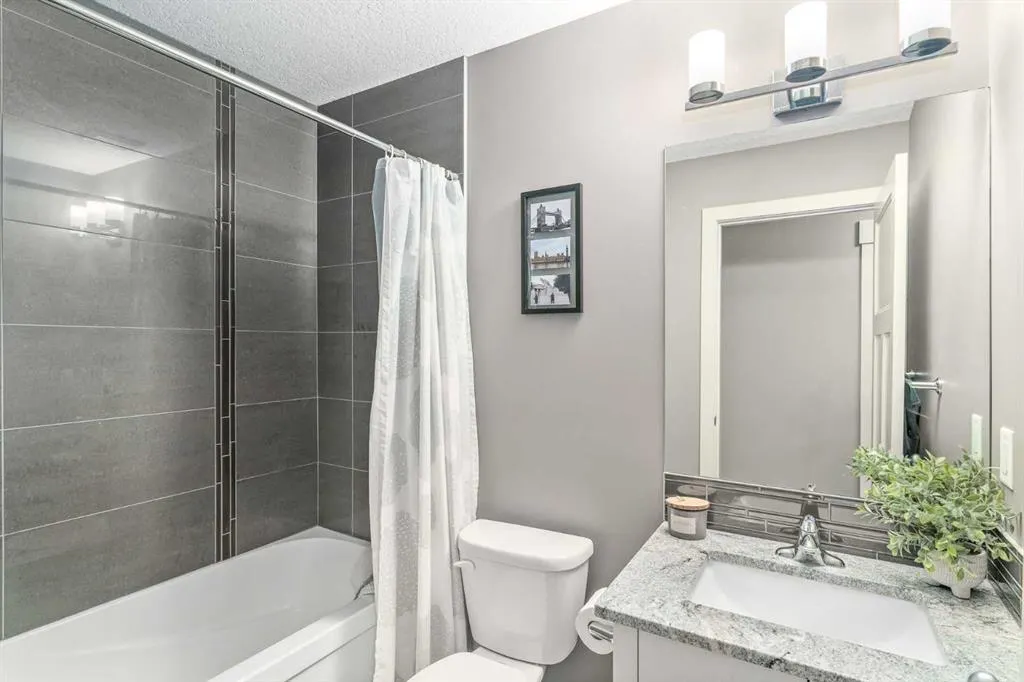 4726 17 Avenue NW, #2