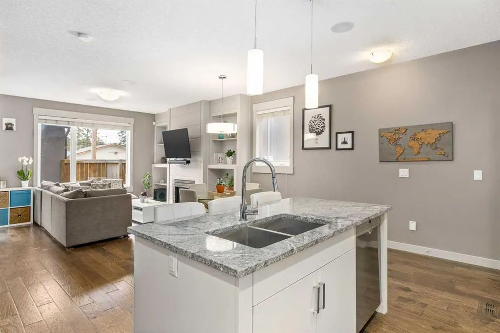 4726 17 Avenue NW, #2