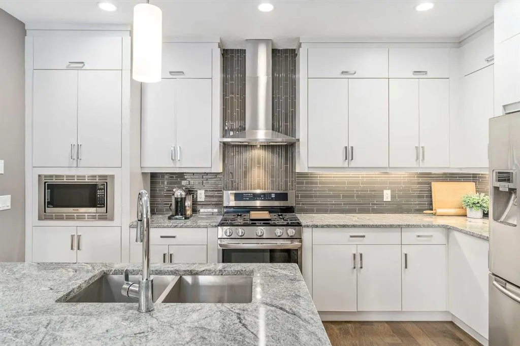 4726 17 Avenue NW, #2