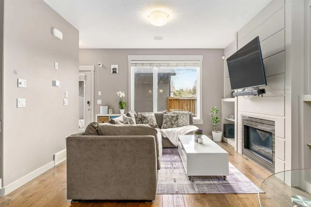 4726 17 Avenue NW, #2