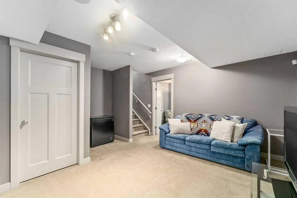 4726 17 Avenue NW, #2