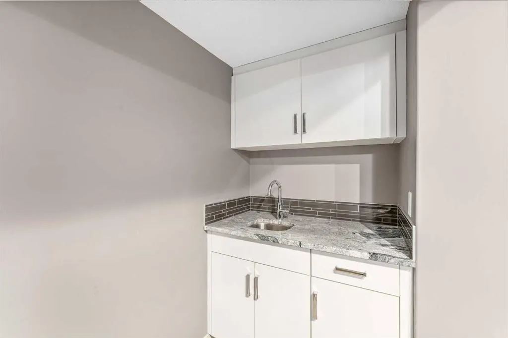 4726 17 Avenue NW, #2