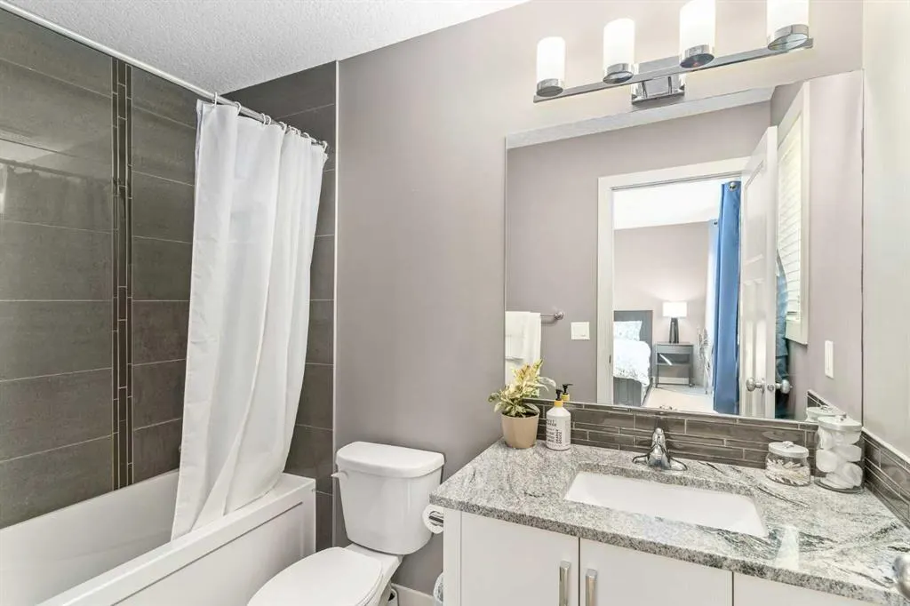 4726 17 Avenue NW, #2