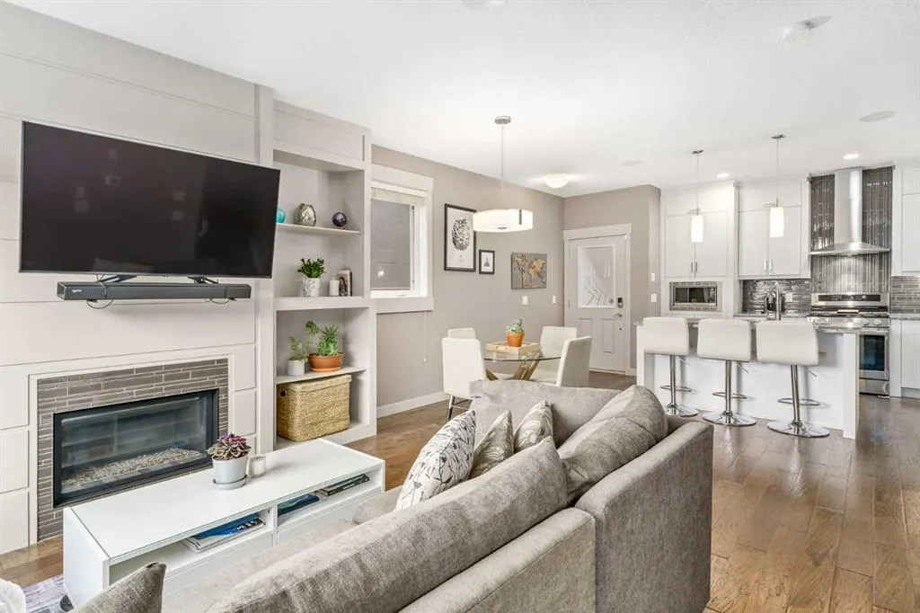 4726 17 Avenue NW, #2