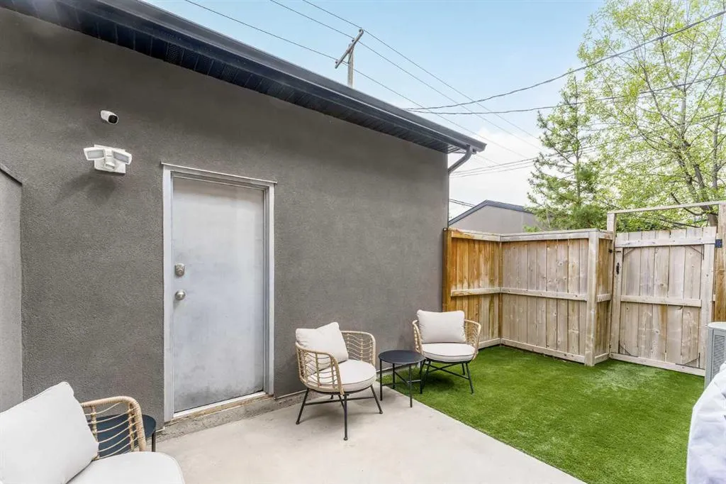 4726 17 Avenue NW, #2