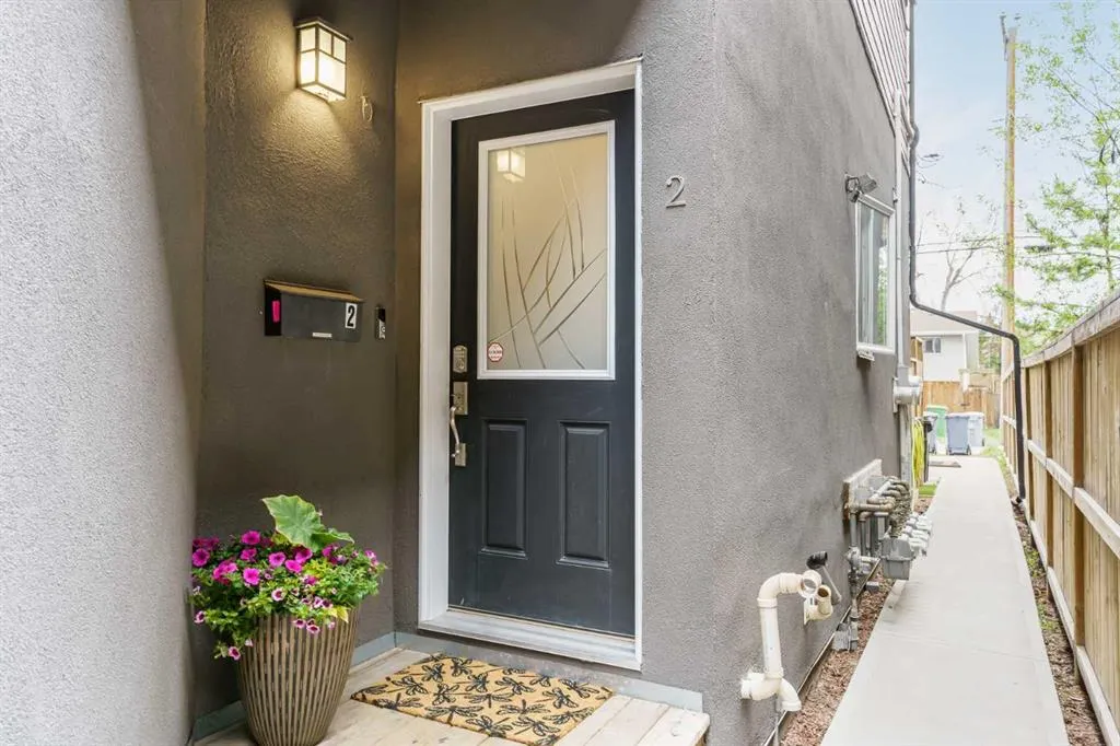 4726 17 Avenue NW, #2