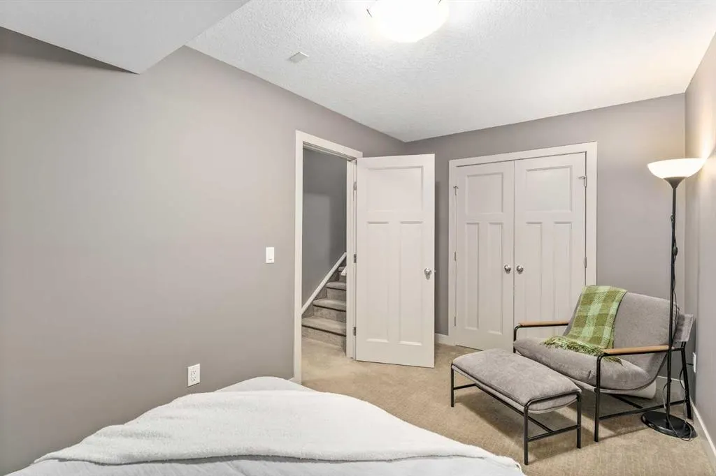 4726 17 Avenue NW, #2