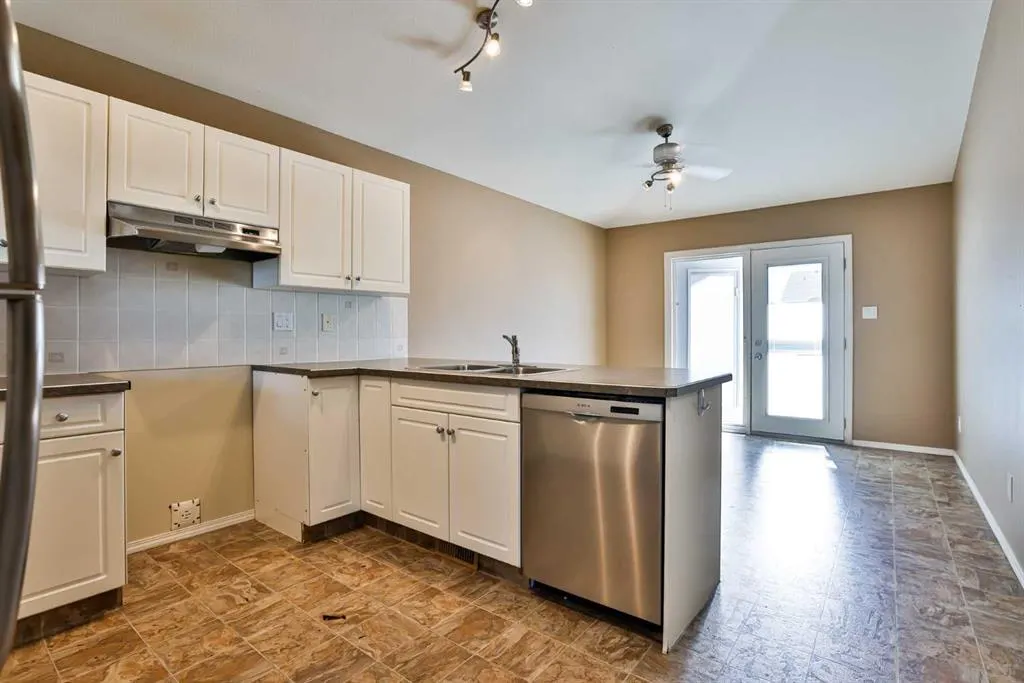 267 Heritage Court W