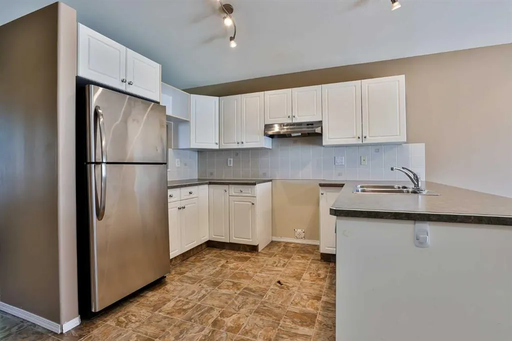 267 Heritage Court W