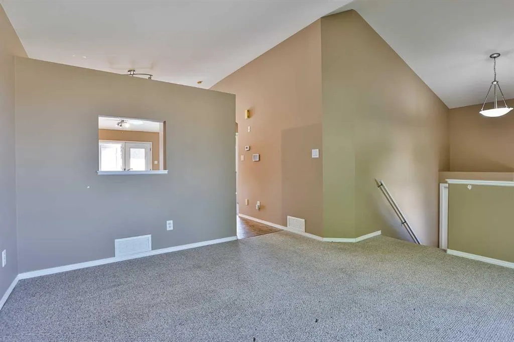 267 Heritage Court W