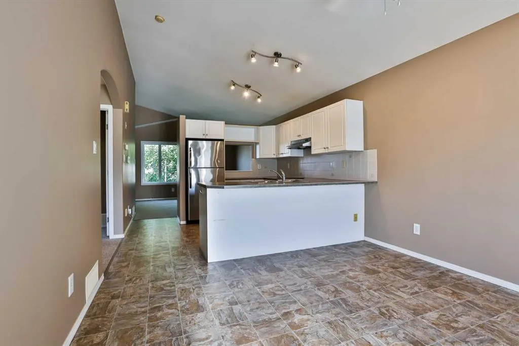 267 Heritage Court W