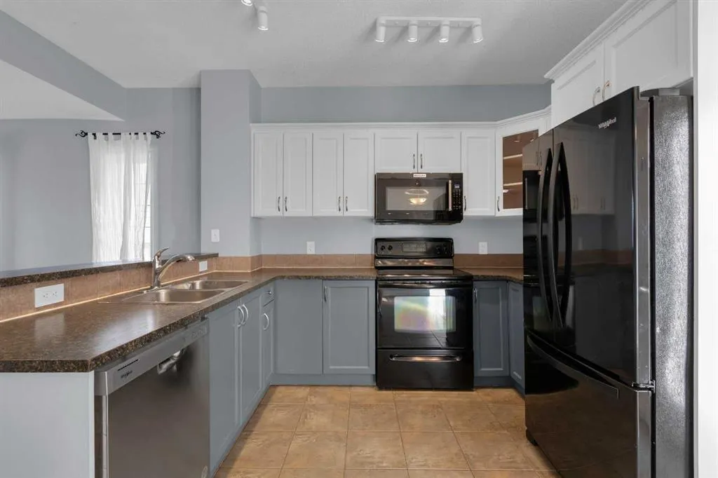 211 Strathaven Mews