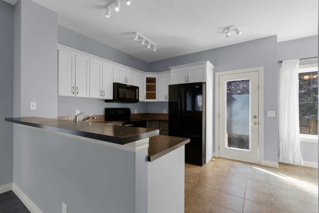 211 Strathaven Mews