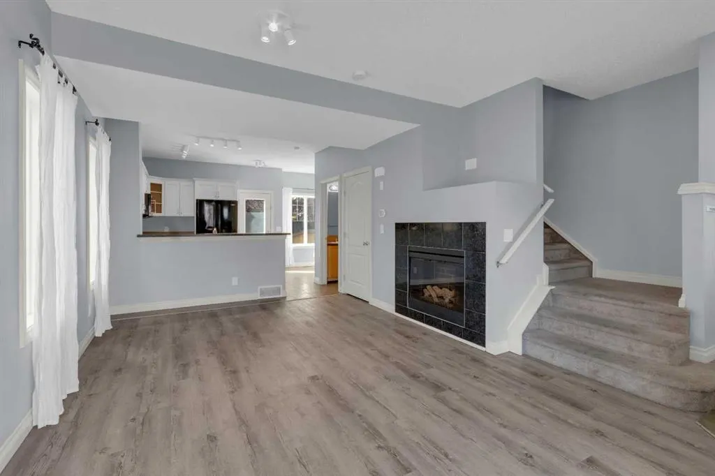 211 Strathaven Mews