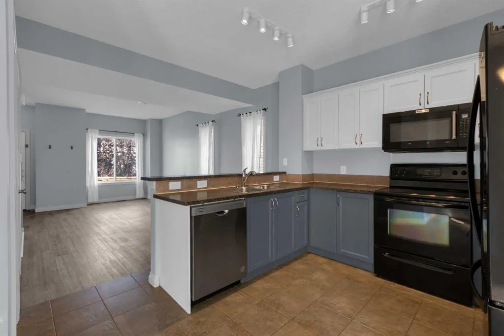 211 Strathaven Mews